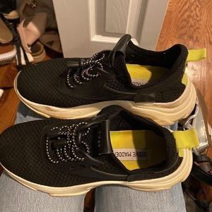 STEVE MADDEN SNEAKERS